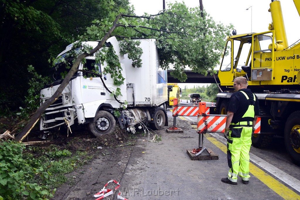 Schwerer VU A 3 Rich Oberhausen Hoehe AK Leverkusen P395.JPG - Miklos Laubert